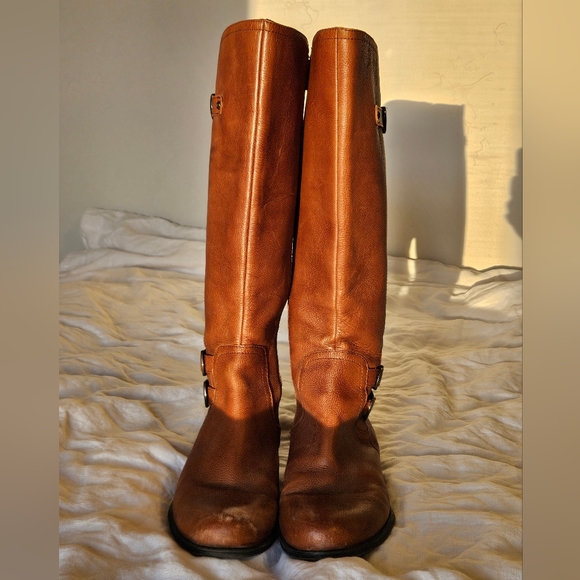 Boots - Picture 3 of 9